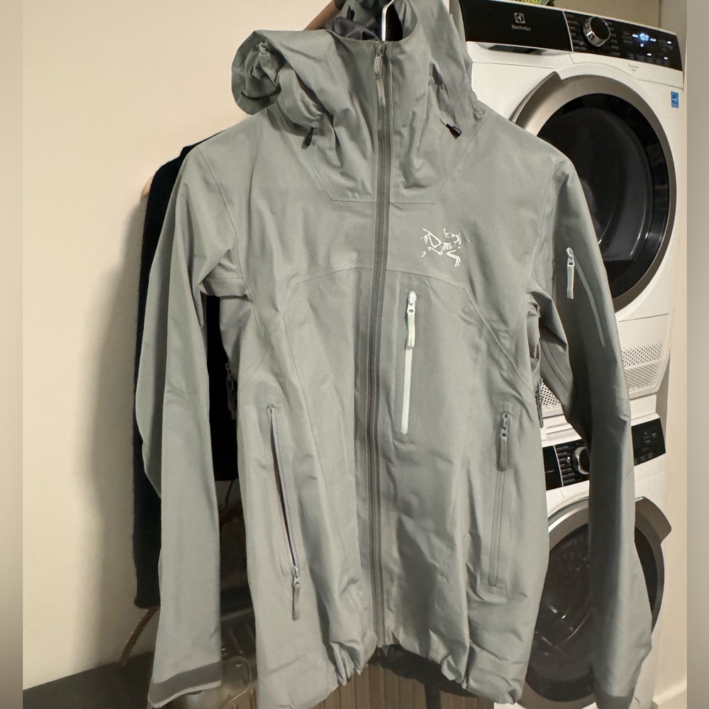 SOLD - Arc'teryx Shashka Jacket Women's